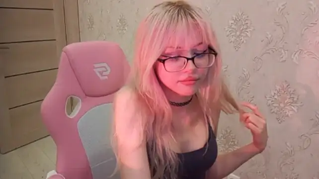 KiraBy Live XXX Chat