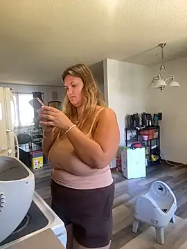 Latinamommy26 Show in webcam