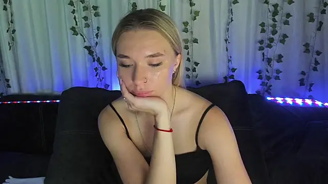 Emily_Hartt Webcamshow
