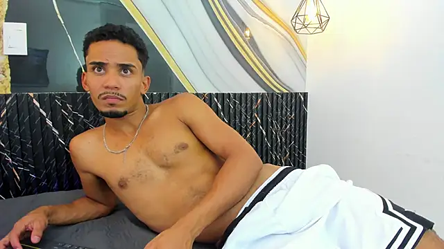 DrakeFoxxn Live XXX chat