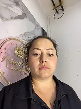 Nails_Lucia: διαδικτυακό σόου στην κάμερα