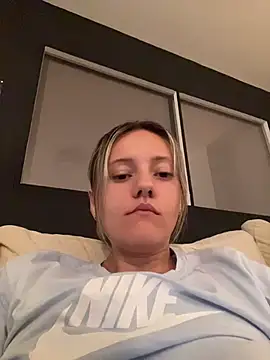 XXX chat uživo modela kelyaah