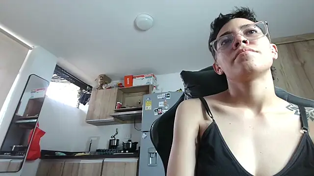 دردشة Cutie_Shy_ الجنسية المباشرة