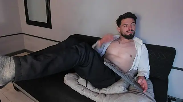 Liam_ashford Adlı Modelin Canlı XXX Sohbeti