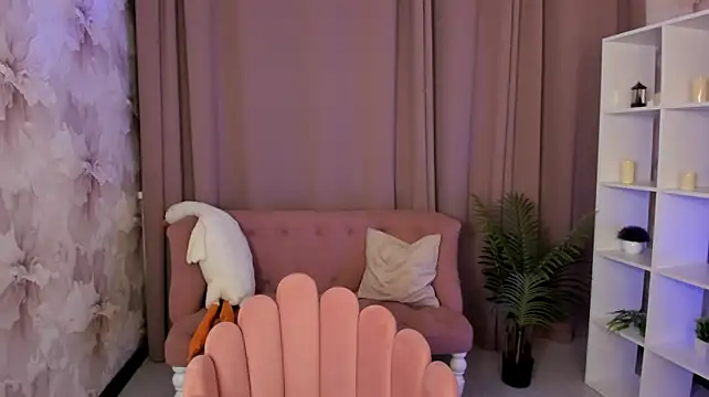 FlirtyAura's Live XXX Chat