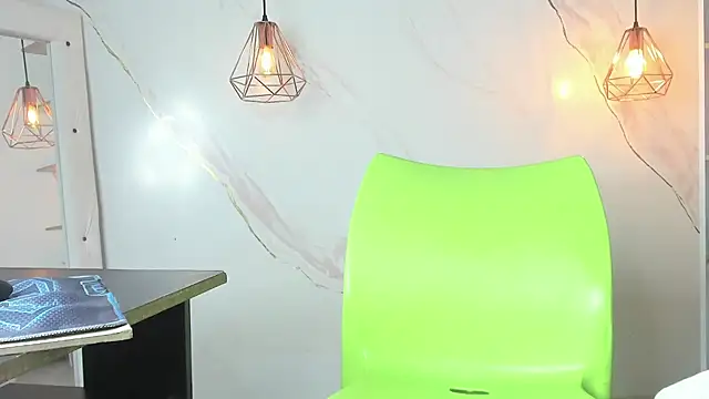 Belle_Brunette Adlı Modelin Canlı XXX Sohbeti
