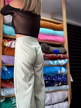 VIOLETA-25_ Adlı Modelin Canlı XXX Sohbeti