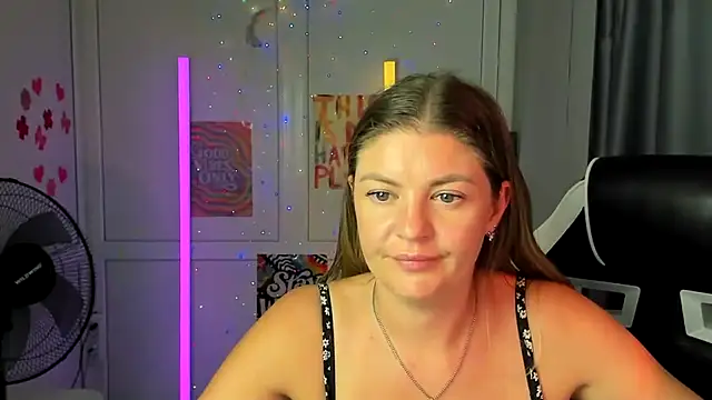MiaSummerr_'s Live XXX Chat