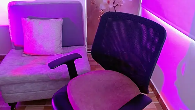 milfrousse Adlı Modelin Canlı XXX Sohbeti