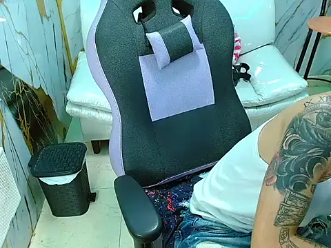 XXX chat uživo modela Boy_tatto77
