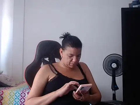 Adriana_0312: απευθείας συνομιλία ΧΧΧ