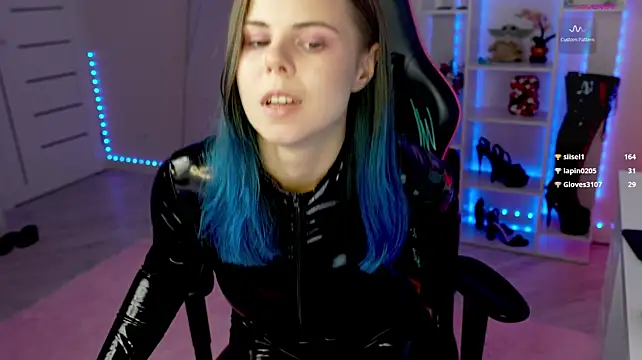 QueenAliceX élő XXX-chatje