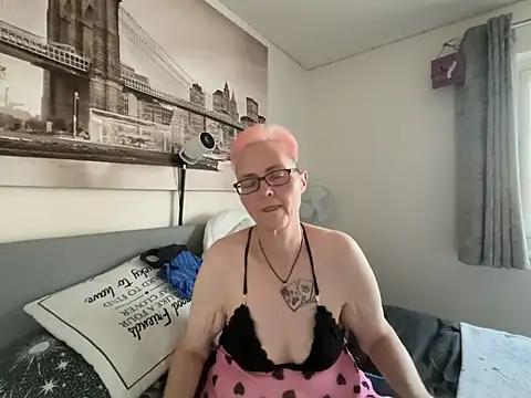 Curvy-Jinx élő XXX-chatje