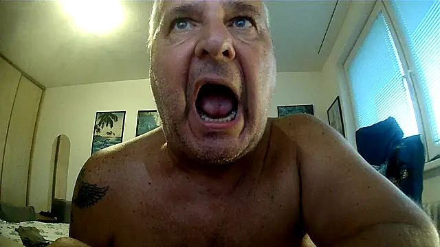 Robert_SK1n Live XXX chat