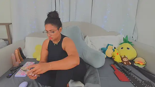 MeghanXO Show in webcam