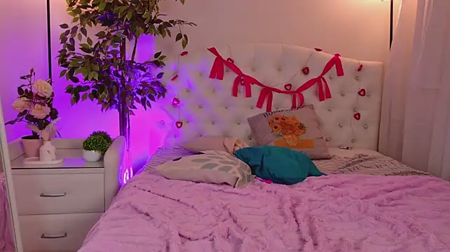 stay_with_alice Show in webcam