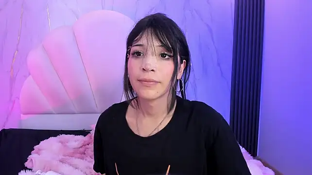 Show modela AliiceWonderland_ na web-kameri
