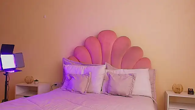 MiaColucci18 élő XXX-chatje