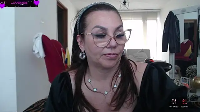 צ'אט XXX בשידור חי של Myrnasexxx