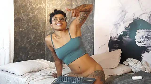 kelly_thomson Chat XXX live