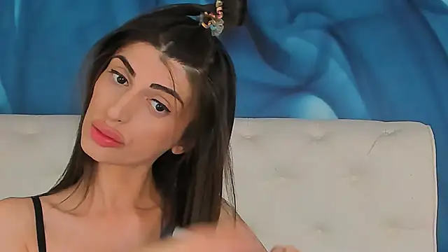 SkinnyDolly Chat XXX in diretta