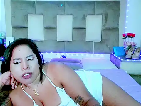 indiantopaz694u's Live XXX Chat
