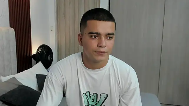 Chat +18 de sara_timmy ao vivo