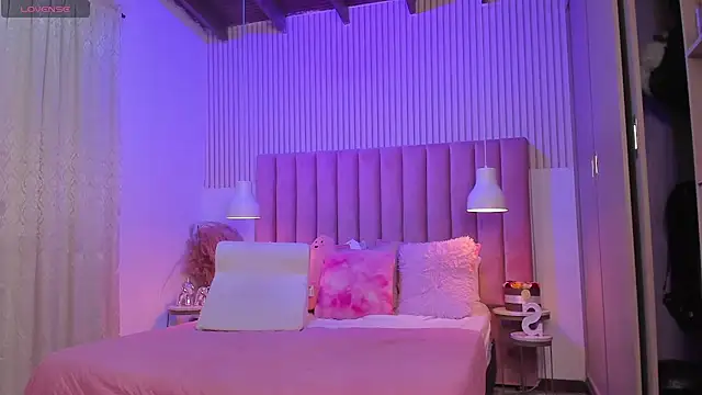 ScarlettDreamss7's Webcam Show