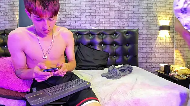 צ'אט XXX בשידור חי של Keily_and_cartyx
