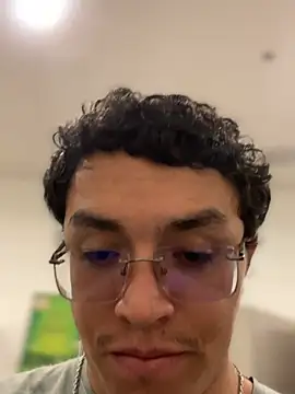 צ'אט XXX בשידור חי של EithanBrownn