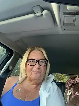 MoistCurveyChanel's Webcam Show