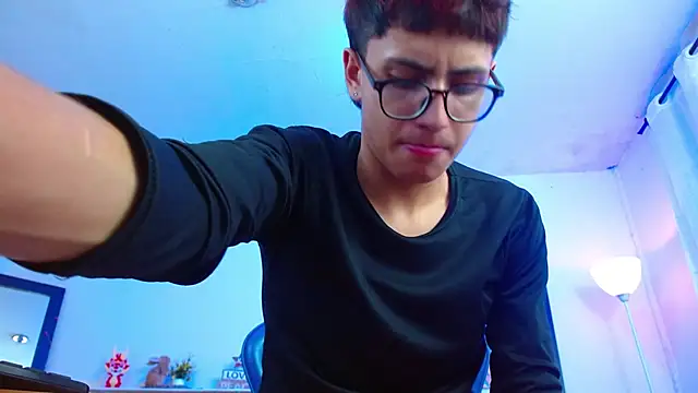 alexcum_18 Шоу с уебкамера