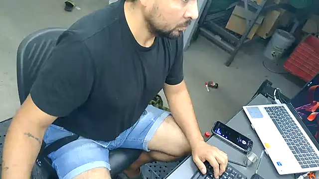 BustedCall live XXX chat