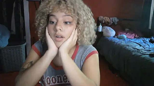 StarGirlWorld webkamerás műsora
