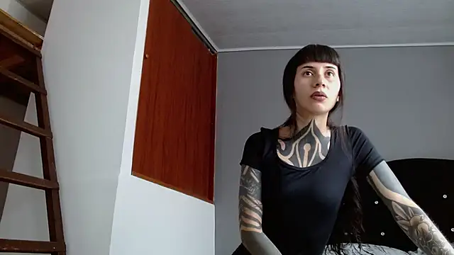 Emilia_1995 Chat XXX in diretta
