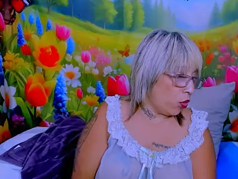 indianroxy's Live XXX Chat