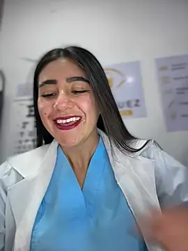 Chat +18 de CAROLINE__07 ao vivo