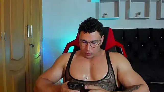 tyler_hank01 Adlı Modelin Canlı XXX Sohbeti