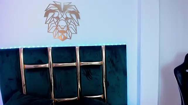 TiffanyHoustton XXX чат на живо