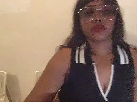 raveena_hot élő XXX-chatje