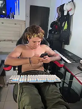 Chat +18 de AngelLatinBoy ao vivo