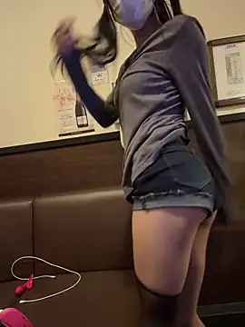 natsu067 网 络视讯表演