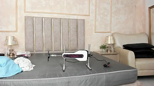 Miaasummern Live XXX chat