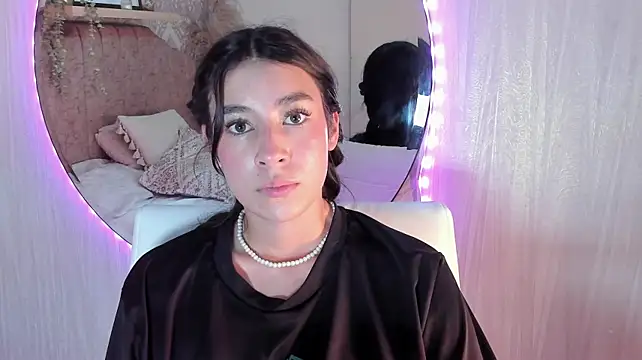Nanami_ Chat XXX in diretta