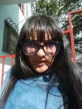 Emily-7's Live XXX Chat