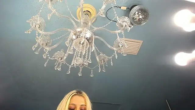 צ'אט XXX בשידור חי של ADRIANNA_FOX