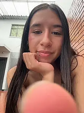 Chatroom XXX en direct de LilyRossi_
