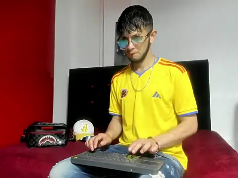 mark_splinter09 Adlı Modelin Canlı XXX Sohbeti