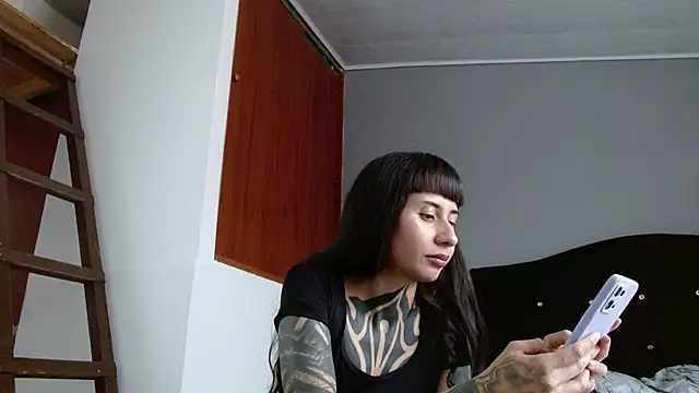Emilia_1995's Live XXX Chat