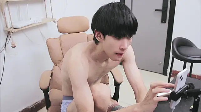 Ee_999 Show in webcam